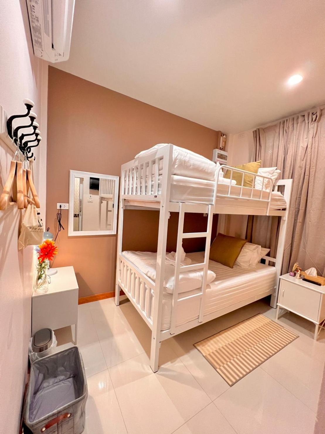Por Poshtel Kancsanaburi Kültér fotó